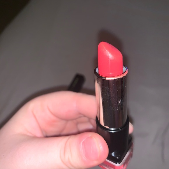 Max Studio Lipstick - Picture 3 of 4